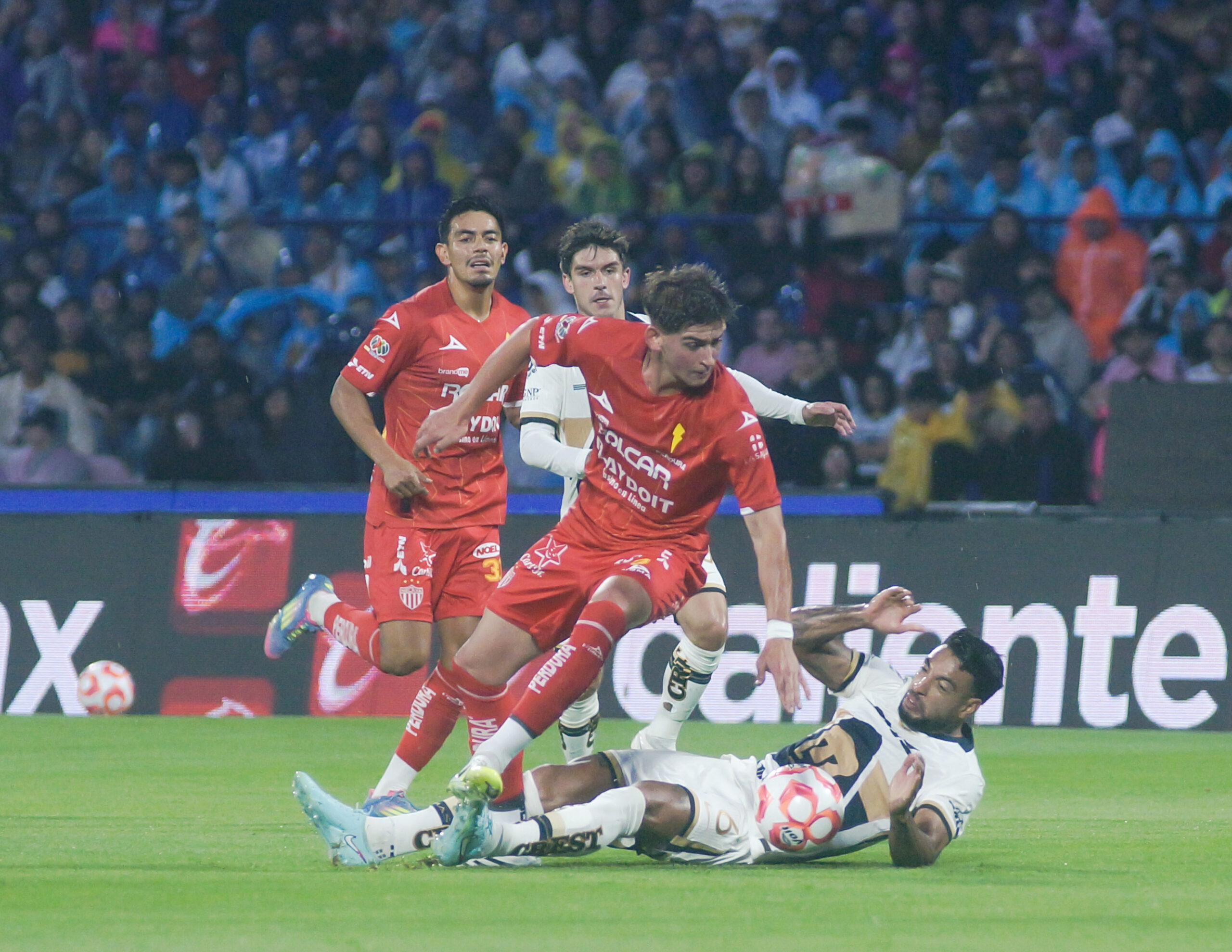 Empate bajo la lluvia, Pumas y Necaxa igualaron 1-1, Keylor Navas se presentó en su primer partido en la Liga MX BBVA