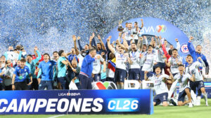 Cruz Azul gana su decimo título, ganando a Pumas en su casa y contra todos los pronósticos 1-2 favor la máquina Celeste.